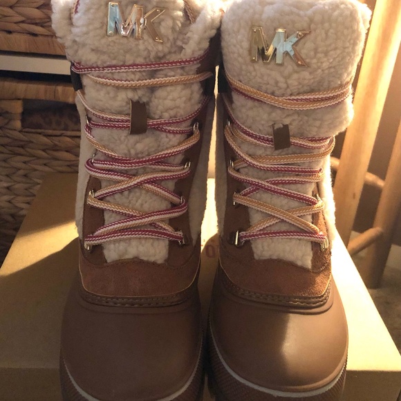 NWOT Women’s Michael Kors Cold Weather Boots - Picture 1 of 6